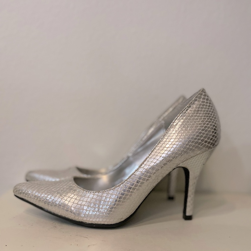 *NEW* Rampage “Nicki” Silver Snake Print Heels